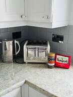 Central Upton Upon Severn 2 Bedroom Property Sleeps 6