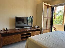 Gym & pool Jungle Studio Retreat C6