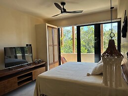Gym & pool Jungle Studio Retreat C6