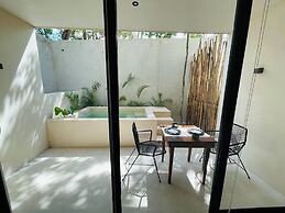 Private Jacuzzi with Pool  Studio S11