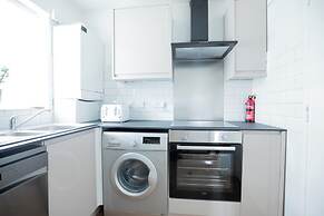 1 Bed Flat - Sleeps 4 - Pets - Parking - Wifi