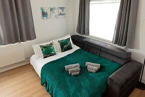 1 Bed Flat - Sleeps 4 - Pets - Parking - Wifi