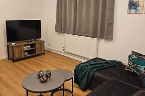 1 Bed Flat - Sleeps 4 - Pets - Parking - Wifi