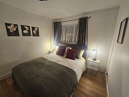 1 Bed Flat - Sleeps 4 - Pets - Parking - Wifi
