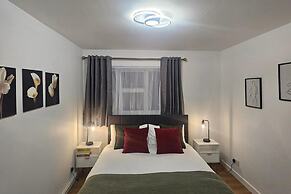 1 Bed Flat - Sleeps 4 - Pets - Parking - Wifi