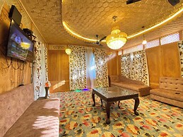 The Apollo 11 Heritage Luxury Houseboat