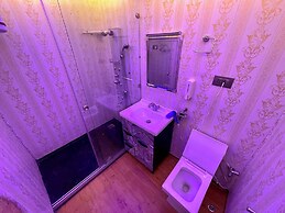 The Apollo 11 Heritage Luxury Houseboat
