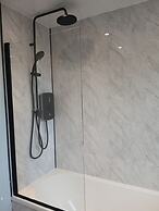 Apartment - Sleeps 4 - Hot Tub, Pet-friendly