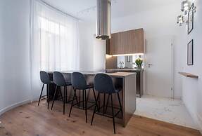 Contemporary Aparthotel 2BR Flats