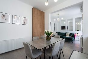 Contemporary Aparthotel 2BR Flats