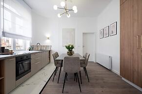 Contemporary Aparthotel 2BR Flats