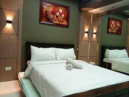 Cozy Manila Condo Retreat With Shared Pool