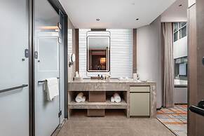 From.K Hotel (Guangzhou Tianhe Zhengjia Plaza Tiyuxi Road Metro Statio
