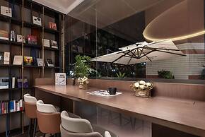 From.K Hotel (Guangzhou Tianhe Zhengjia Plaza Tiyuxi Road Metro Statio