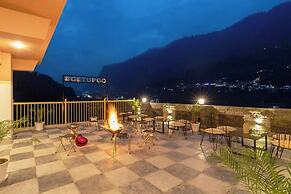 The Hosteller Old Manali Manu Temple