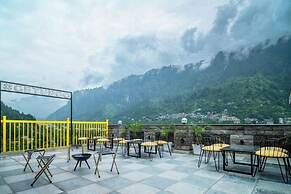 The Hosteller Old Manali Manu Temple