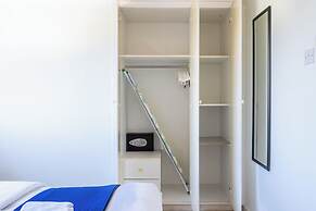 Lazuli 1-BR W Pool & Balcony in Larnaca