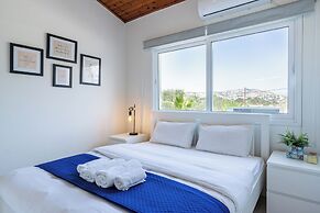 Lazuli 1-BR W Pool & Balcony in Larnaca