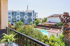 Lazuli 1-BR W Pool & Balcony in Larnaca