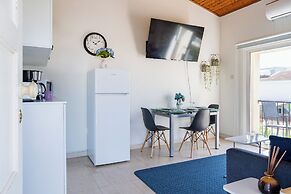 Lazuli 1-BR W Pool & Balcony in Larnaca
