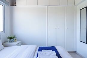 Lazuli 1-BR W Pool & Balcony in Larnaca