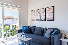 Lazuli 1-BR W Pool & Balcony in Larnaca