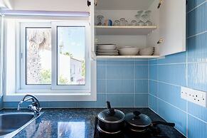 Lazuli 1-BR W Pool & Balcony in Larnaca