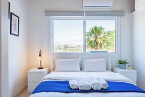 Lazuli 1-BR W Pool & Balcony in Larnaca