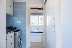 Lazuli 1-BR W Pool & Balcony in Larnaca