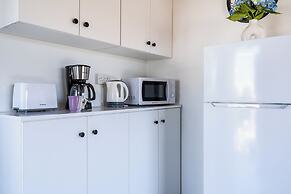 Lazuli 1-BR W Pool & Balcony in Larnaca