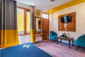 The Hosteller Shimla Valley View