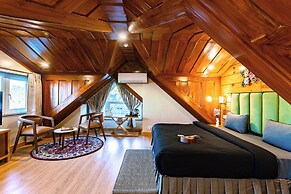 The Hosteller Shimla Valley View