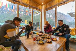 The Hosteller Shimla Valley View