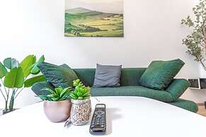 Lovely Apartment Steps from Schonbrunn