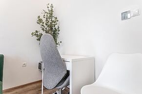 Lovely Apartment Steps from Schonbrunn