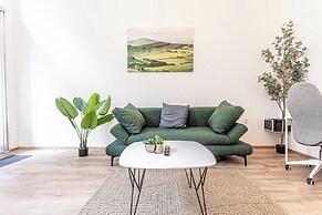 Lovely Apartment Steps from Schonbrunn