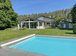 Cozy Nature Chalet for 8 Guests