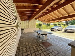 Cozy Nature Chalet for 8 Guests