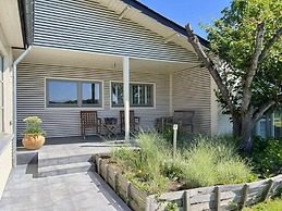 Cozy Nature Chalet for 8 Guests