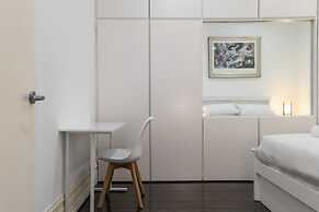 Stylish 2BR House, Walk to Parks & Cafes