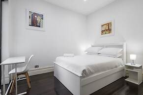 Stylish 2BR House, Walk to Parks & Cafes