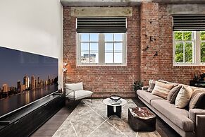 Stylish Riverside 2-bedroom Apartment in Teneriffe