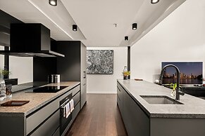 Stylish Riverside 2-bedroom Apartment in Teneriffe