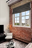 Stylish Riverside 2-bedroom Apartment in Teneriffe