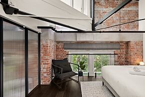 Stylish Riverside 2-bedroom Apartment in Teneriffe
