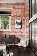 Stylish Riverside 2-bedroom Apartment in Teneriffe