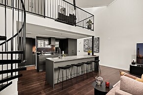 Stylish Riverside 2-bedroom Apartment in Teneriffe