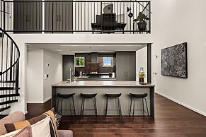 Stylish Riverside 2-bedroom Apartment in Teneriffe