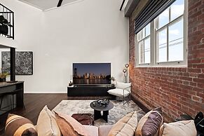 Stylish Riverside 2-bedroom Apartment in Teneriffe