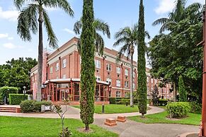 Stylish Riverside 2-bedroom Apartment in Teneriffe